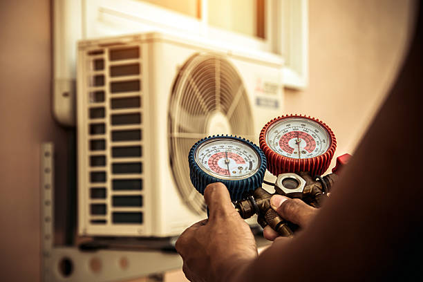Professional Hvac technician working in Antioch, IL